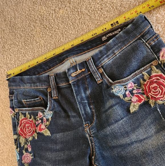 Embroidered Blue Jeans for Women - Picture 7 of 9